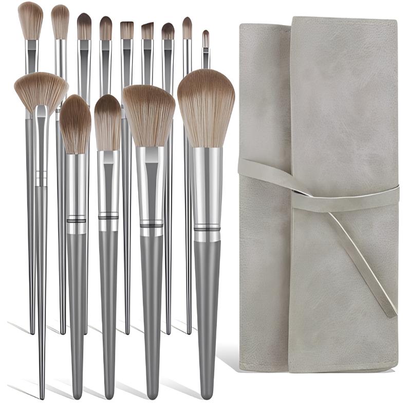 Merit Beauty Makeup - 14-teiliges Make-up-Pinsel-Set Silbergrau Weiche Glatte Borsten